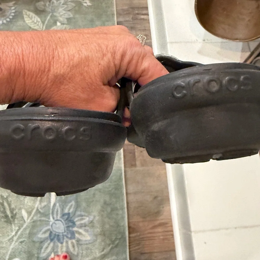 Crocs Sanrah Hammered Circle Wedge Sandals Black Silver Women 11 Beach slide